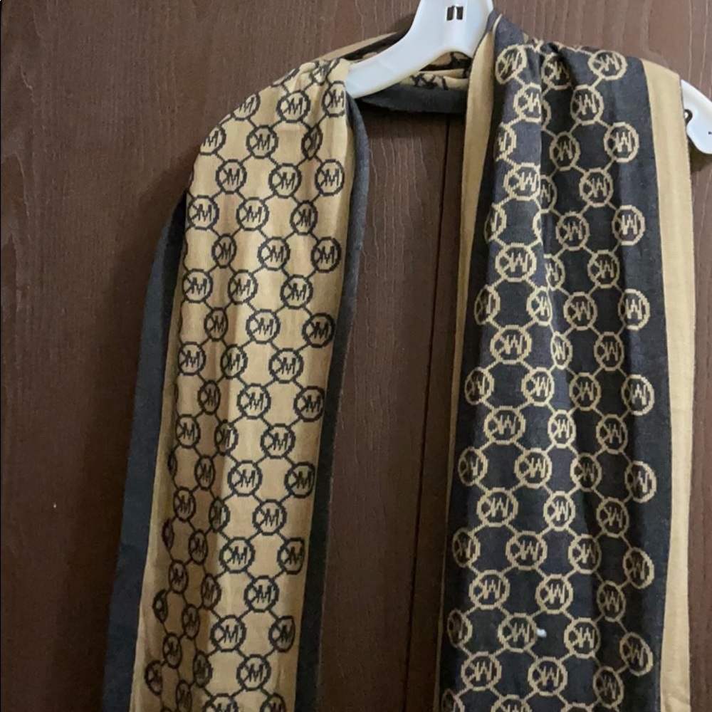 Michael Kors Scarf, reversible, brand new